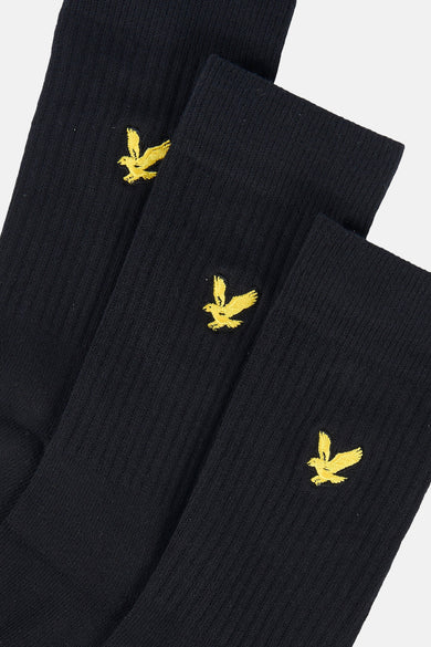 Chaussettes noires Lyle & Scott avec un logo doré brodé.