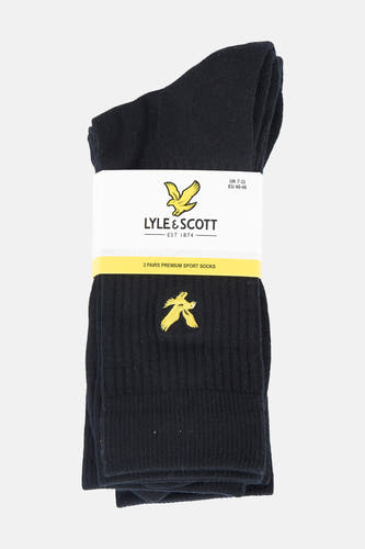 Zwarte sokken van Lyle & Scott met een geborduurd logo, verpakt in een wikkel met merkdetails.