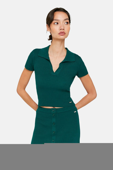 Groene polo met korte mouwen van TALLY WEIJL, met een ribgebreide textuur en een bijpassende rok.