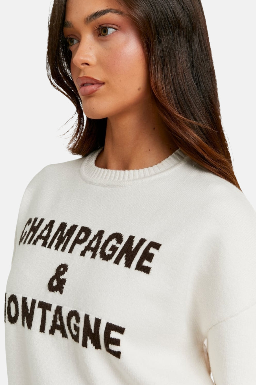 Ecru trui met ronde hals van TALLY WEIJL, met "Champagne & Montagne" erop gedrukt.
