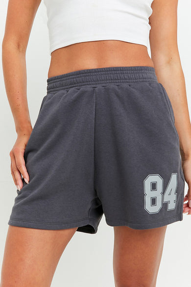 Grijze short van TALLY WEIJL, met elastische tailleband en nummer '84' applicatie.