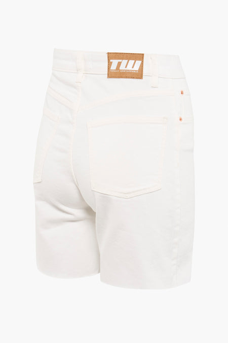 Ecru short van TALLY WEIJL, met een label op de tailleband, gezien van achteren.

