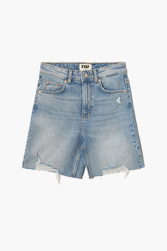 Mid blue denim short van TALLY WEIJL, met gerafelde randen en lichte wassing.