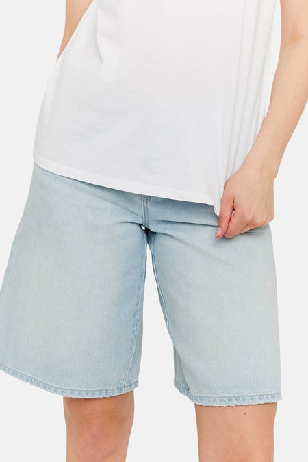 Short - light blue denim