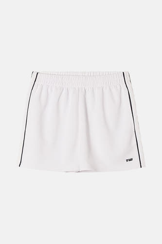 Witte short van TALLY WEIJL met een elastische tailleband en zwarte strepen aan de zijkanten.