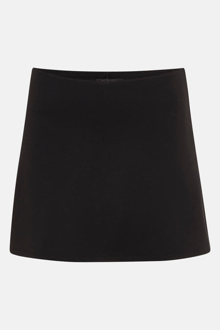 Zwarte korte rok van TALLY WEIJL, effen en eenvoudig van stijl, tegen een egale achtergrond.
