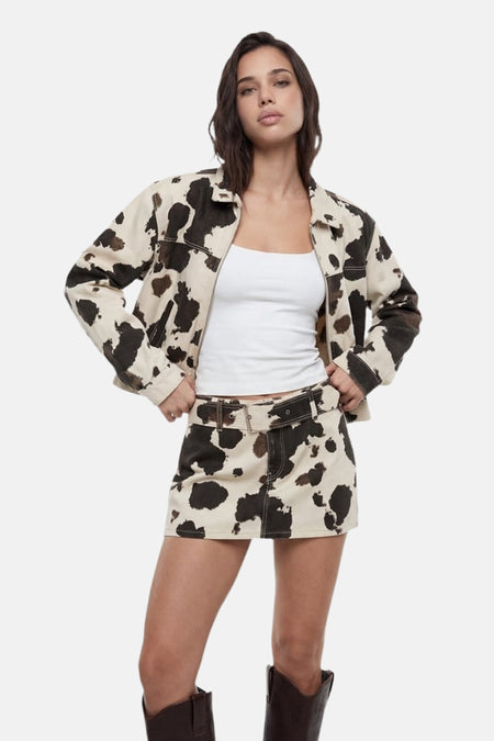 Korte rok in koeienprint van TALLY WEIJL, met bijpassende riem.