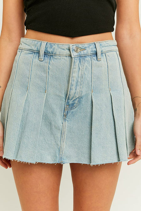 Short skirt of light blue denim from TALLY WEIJL, with pleats and a fringed hem.