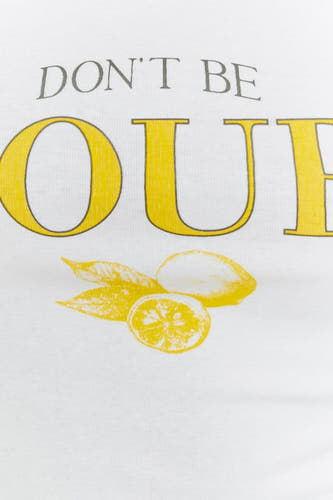 Witte singlet van TALLY WEIJL met opdruk van de tekst 'Don't be sour' en een citroenafbeelding.
