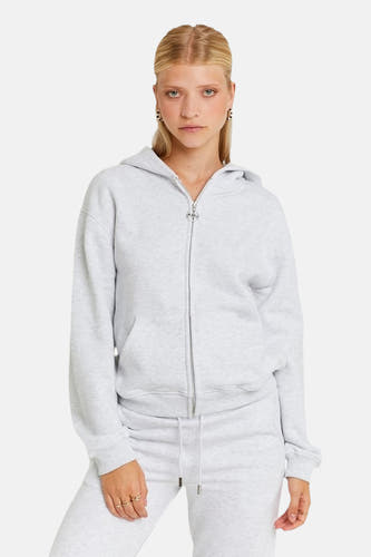 Grijze gilet van TALLY WEIJL met lange mouwen en een ritssluiting, gedragen met een bijpassende broek.