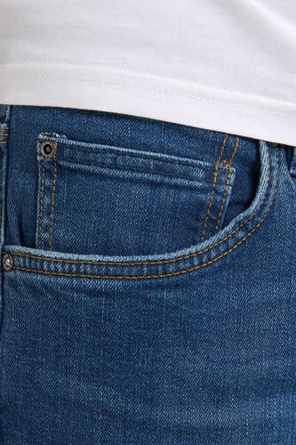 Middenblauwe denim rechte jeans van Petrol Industries® met geel stiksel en een geldzakje.
