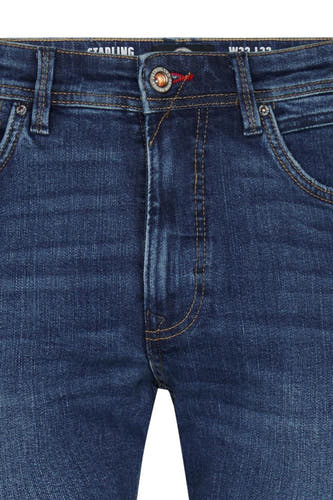 Mid blue denim straight jeans van Petrol Industries®, met subtiele wassing en gele stiksels.
