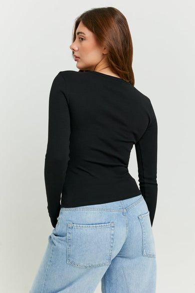 Zwart lange mouwen T-shirt van TALLY WEIJL, strak model, achterkant weergegeven, gedragen met lichtblauwe jeans