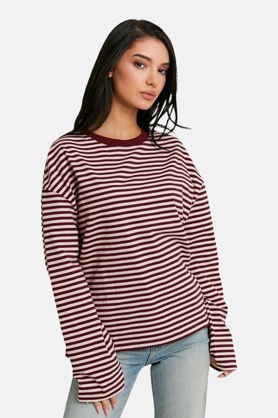 T-shirt multicolore à manches longues de TALLY WEIJL, avec des rayures rouges et blanches, combiné avec un jean bleu.
