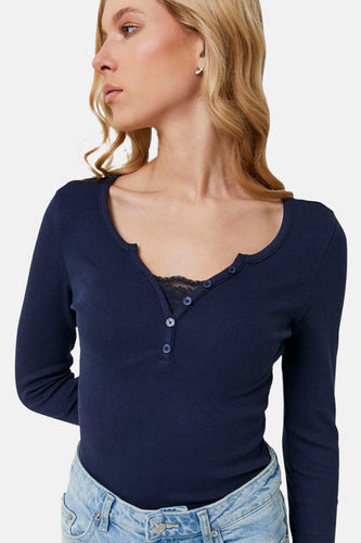 Blauw T-shirt met lange mouwen van TALLY WEIJL, met knoopjes en kanten details.