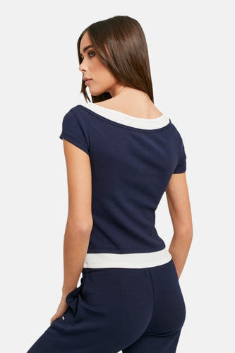 T-shirt à manches courtes bleu foncé de TALLY WEIJL, avec des bordures blanches au col large et à l'ourlet, vu de dos.