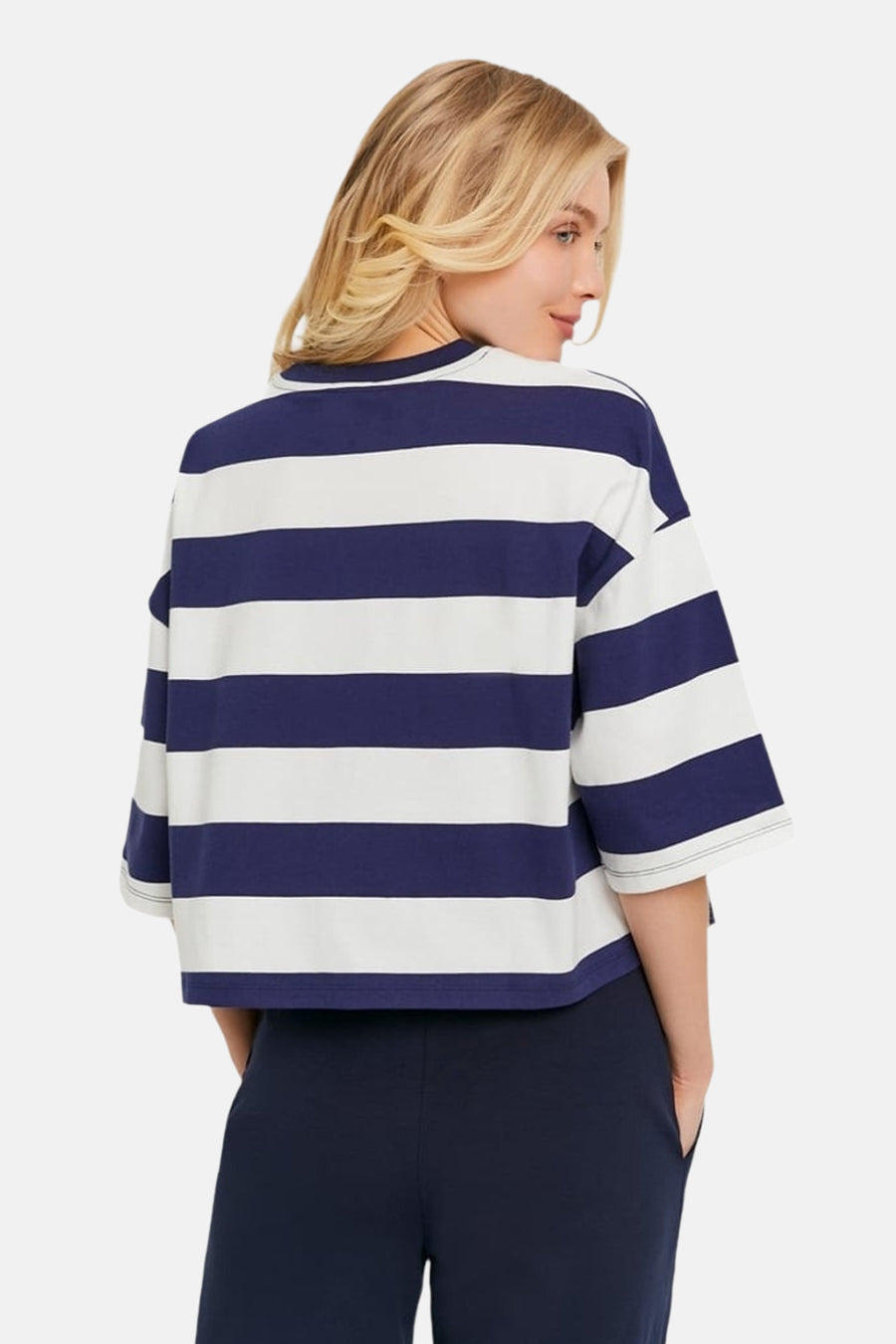 T-shirt rayé bleu et blanc de TALLY WEIJL, coupe ample, modèle court avec manches trois quarts, vu de dos.