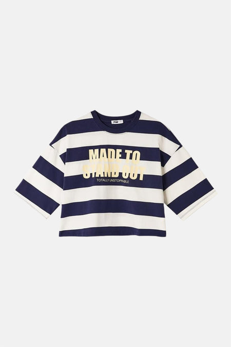 T-shirt rayé bleu et blanc de TALLY WEIJL avec le texte jaune "MADE TO STAND OUT" et "TOTALLY UNSTOPPABLE" sur le devant.