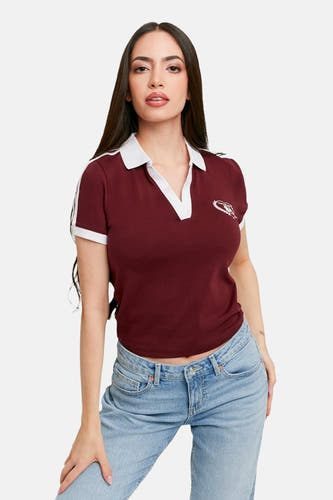 Polo rouge à manches courtes de TALLY WEIJL avec des accents blancs et une application brodée.