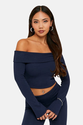 Blauw T-shirt met lange mouwen van TALLY WEIJL, met off-shoulder halslijn en bijpassende broek.