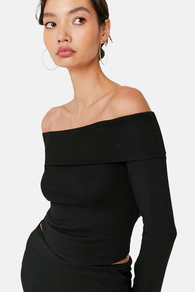 T-shirt noir à manches longues de TALLY WEIJL, avec des épaules dénudées et une texture lisse.