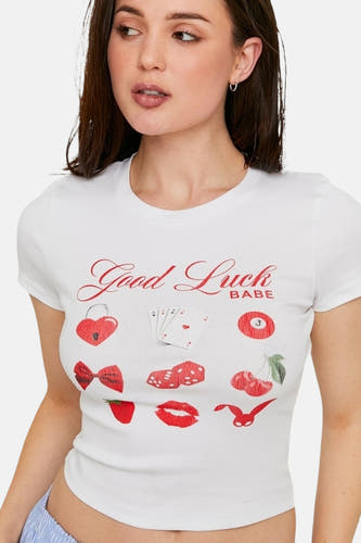 T-shirt blanc à manches courtes de TALLY WEIJL, avec une impression 'Good Luck Babe' et des illustrations porte-bonheur.