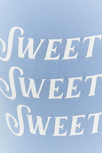 Blauw T-shirt met korte mouwen van TALLY WEIJL, met witte "Sweet" tekst print in herhaling.
