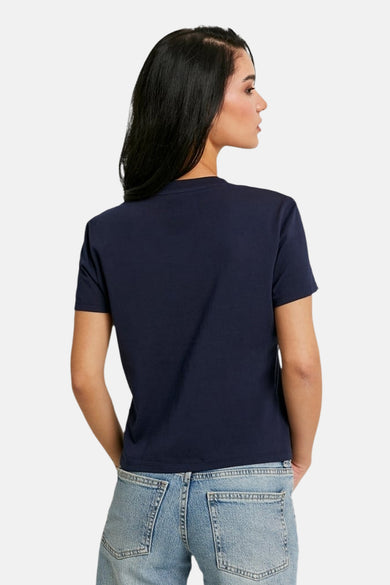 Blauw T-shirt met korte mouwen van TALLY WEIJL, gezien van achteren, gecombineerd met een spijkerbroek.
