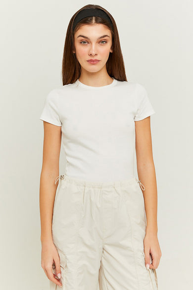 Wit T-shirt van TALLY WEIJL, met korte mouwen en een eenvoudige ronde hals.