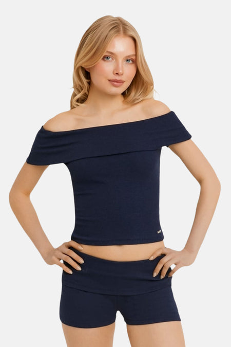 Donkerblauw geribbeld off-shoulder T-shirt van TALLY WEIJL, een kort model met bijpassende shorts.