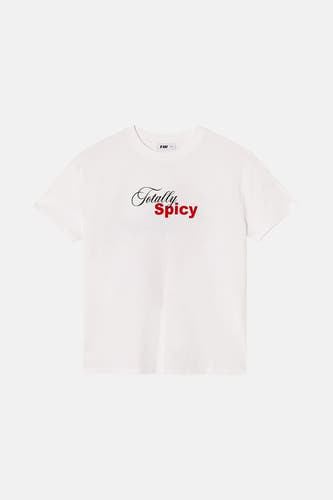 T-shirt blanc à manches courtes de TALLY WEIJL, avec des lettres rouges et noires sur l'avant.