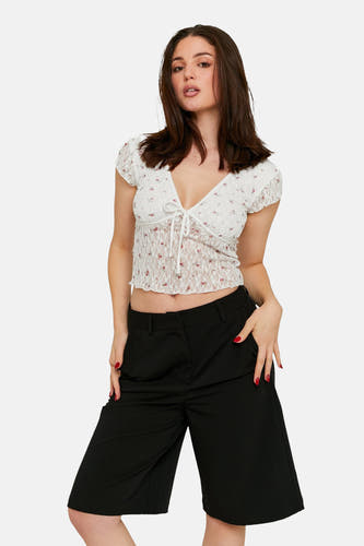 Ecru blouse met korte mouwen van TALLY WEIJL, met bloemenpatroon en strikdetail.