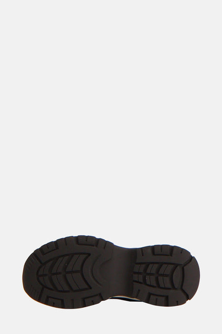 Zwarte schoenzool met grof profiel.
