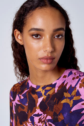 Doudoune multicolore à longues manches de SUNSET STUDIO avec motif floral.