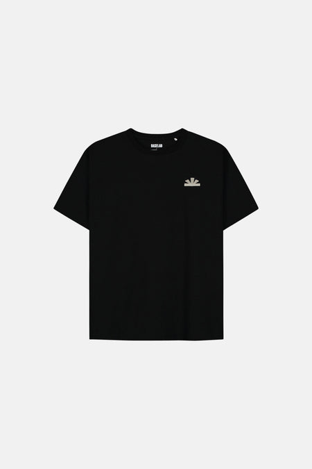 Zwart T-shirt met korte mouwen van BASELAB, met een klein logo op de borst.