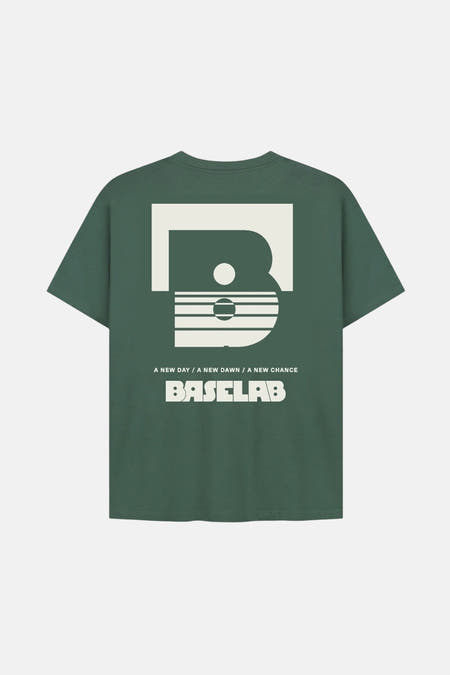 Groen T-shirt met korte mouwen van BASELAB, met een grafische print op de rug.