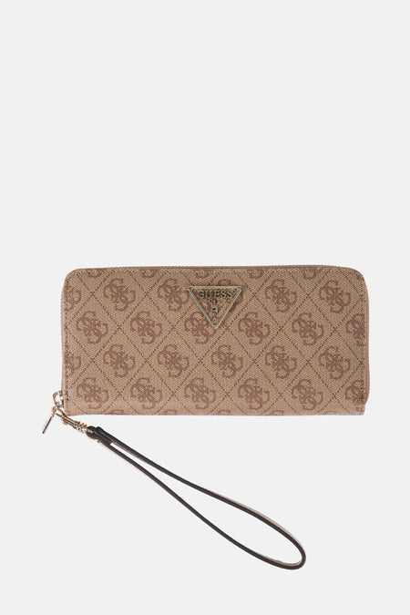 Bruine portemonnee van Guess met een logoprint over de gehele portemonnee en een polsbandje.
