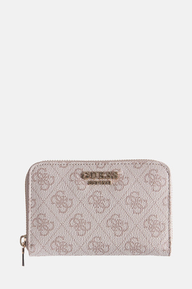 Portefeuille beige de Guess avec une impression de logo partout et fermeture à glissière.
