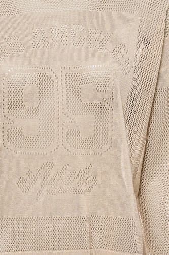Ecru trui van ADORE met opengewerkte details, nummer 93 en 'Amour' patroon.
