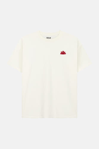 Ecru korte mouwen T-shirt van BASELAB met klein rood logo op borst, minimalistisch design, voorzijde weergave