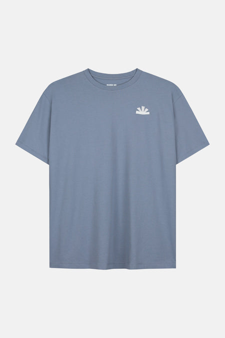 Blauwe korte mouw t-shirt van BASELAB met wit logo op borst, ronde hals, minimalistisch design, front view