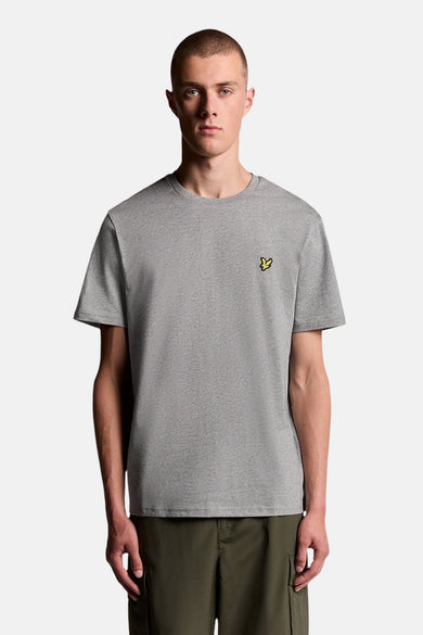 T-shirt gris chiné à manches courtes de LYLE & SCOTT avec col rond et logo aigle jaune sur la poitrine.