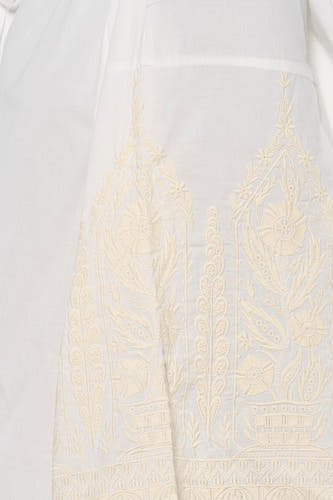 Witte blouse met lange mouwen van ADORE, gedetailleerde crèmekleurige borduurwerk, bloemen en bladeren, close-up vooraanzicht