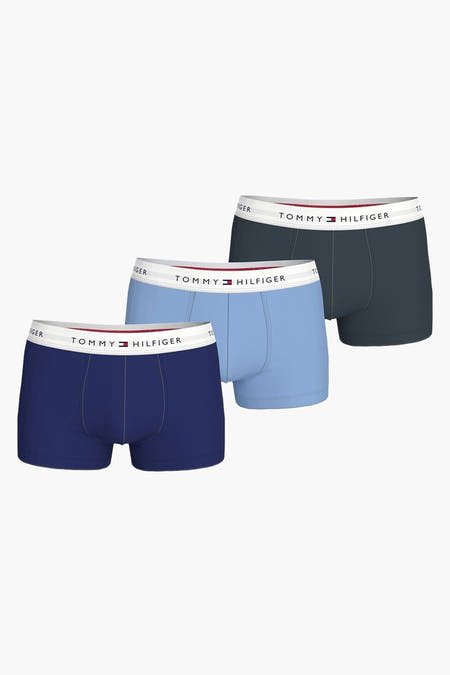 Shorts de bain TOMMY JEANS bleu marine, en bleu clair et bleu foncé.