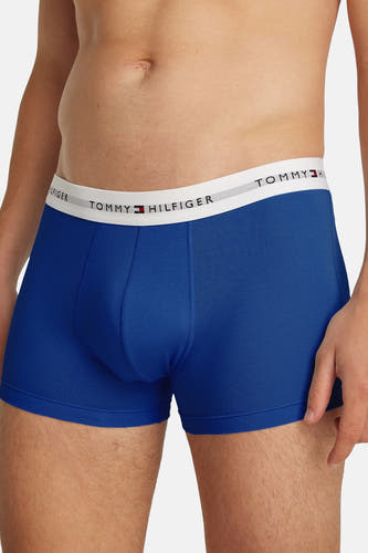 Blauw katoenen boxershort van TOMMY JEANS, met een witte tailleband en een nauwsluitende pasvorm.
