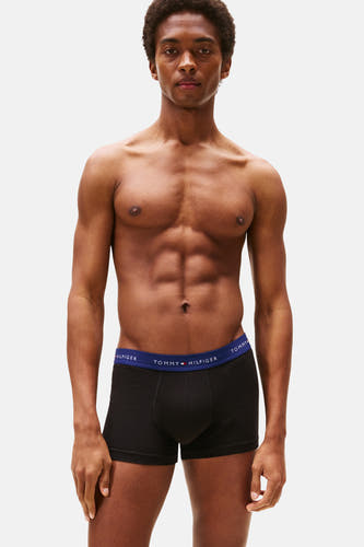 Zwarte boxershort van TOMMY JEANS met blauwe tailleband met logo.
