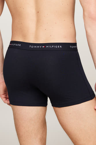 Blauwe boxershort van TOMMY JEANS, met merknaam op de elastische band.