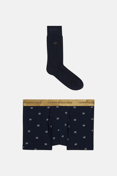 Blauw ondergoed van TOMMY JEANS, met een all-over logo print en bijpassende sok.
