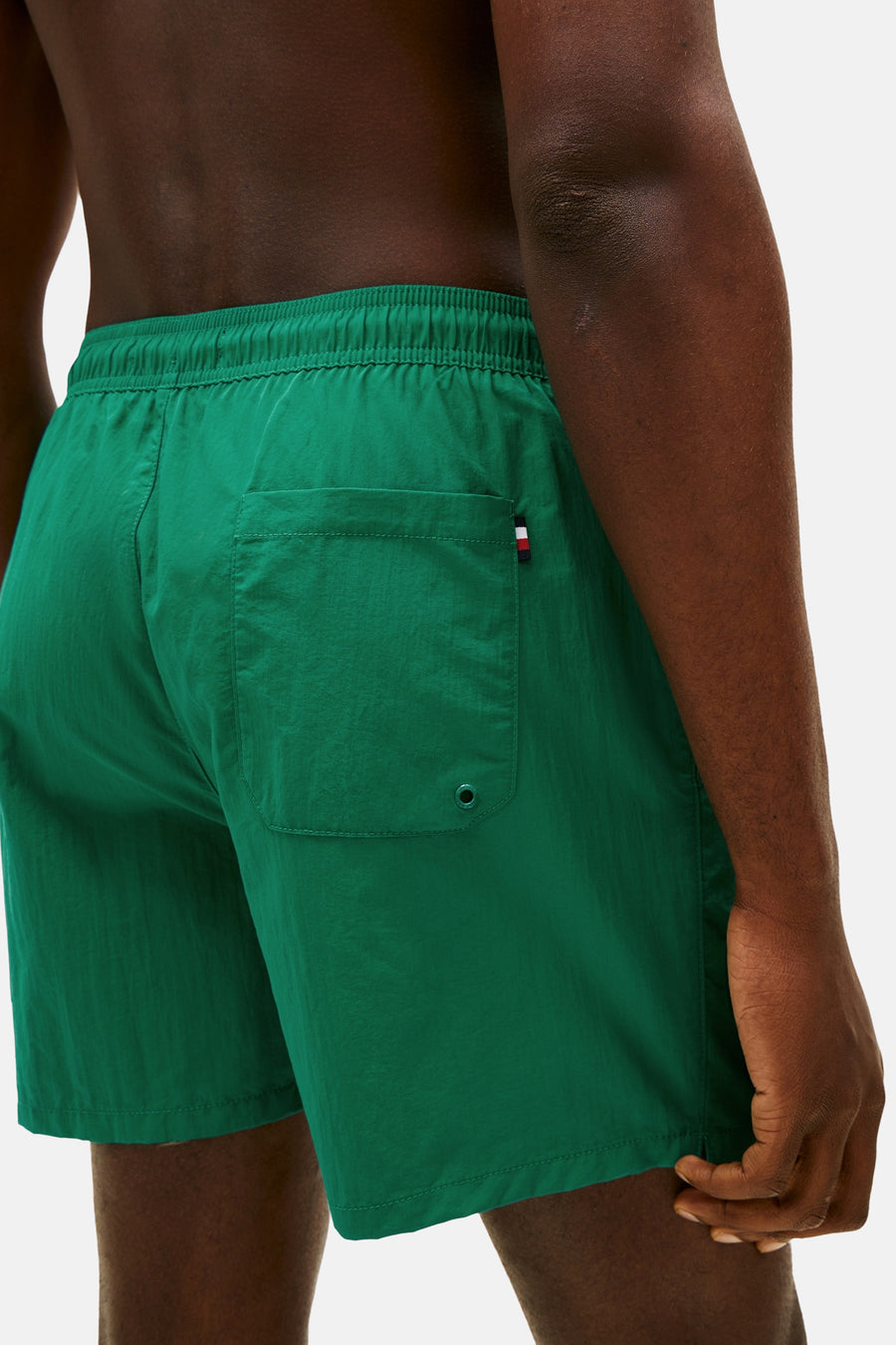Short de bain vert TOMMY HILFIGER, avec poche arrière ornée d'un détail logo.