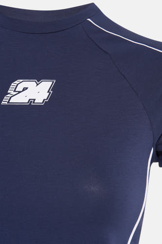 Blauw T-shirt met korte mouwen van Unwind, met witte nummeropdruk en accentstreep langs de mouw.